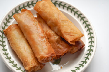 Fried spring rolls or Popiah Goreng, crispy fried spring roll filled with vegetables, meat or prawns, offering a crunchy delight. Usually served for breakfast or afternoon tea.