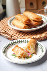 Fried spring rolls or Popiah Goreng, crispy fried spring roll filled with vegetables, meat or prawns, offering a crunchy delight. Usually served for breakfast or afternoon tea.