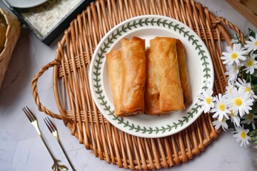 Fried spring rolls or Popiah Goreng, crispy fried spring roll filled with vegetables, meat or prawns, offering a crunchy delight. Usually served for breakfast or afternoon tea.