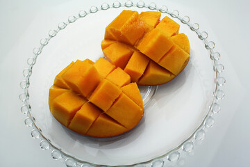 カットしたマンゴー