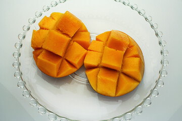 カットしたマンゴー