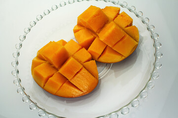 カットしたマンゴー