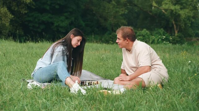Enjoying chess in nature makes for a perfect summer date. Sharing this with your partner enhances your connection, promoting meaningful conversations and strengthening your relationship