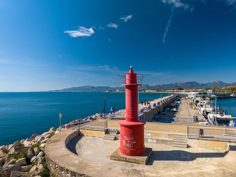 Faro Rojo o Vermell Puerto de Cambrils en Tarragona, Catalu&ntilde;a