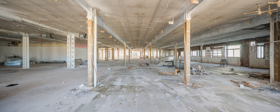 Spacious open industrial space for renovation
