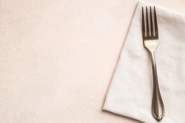 Elegant fork resting on soft cloth, showcasing minimalistic dini