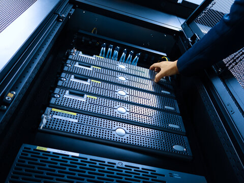 Server Maintenance in Data Center Rack
