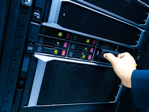 Server Management in Data Center Environment