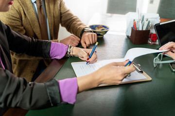Business Contract Review and Signing Process with Professional Consultation