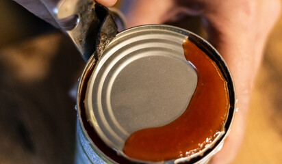 can opener and can