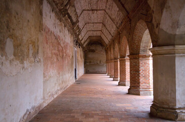 Fototapeta premium Colonnade of the Convent of La Merced, Antigua, Guatemala