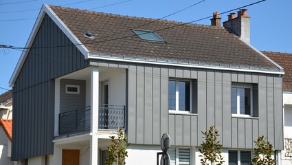 Isolation thermique externe à l'étage et bardage en zinc	