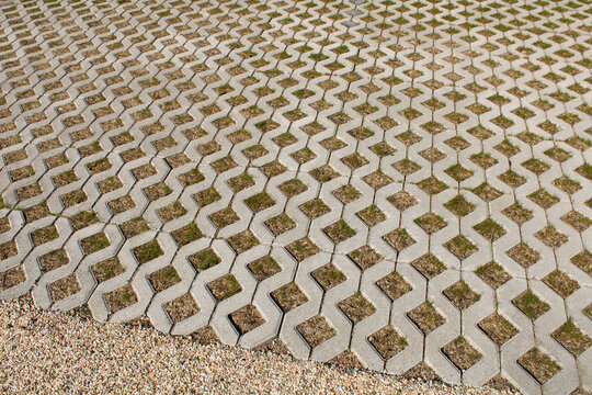 Dalle gazon b&eacute;ton alv&eacute;olaire carrossable pour parking, all&eacute;e, chemin