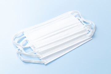 青背景にサージカルマスク