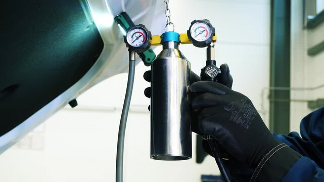 Car air conditioner system in car garage, Car air conditioner check service, leak detection, fill refrigerant