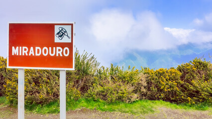 Obraz premium Red informational sign with the word 