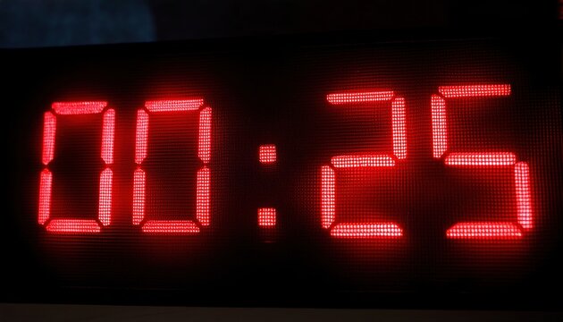 A bright timer shows 25 seconds left in a competitive event, building excitement.