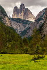 Die Drei Zinnen in S&uuml;dtirol vom Tal aus gesehen