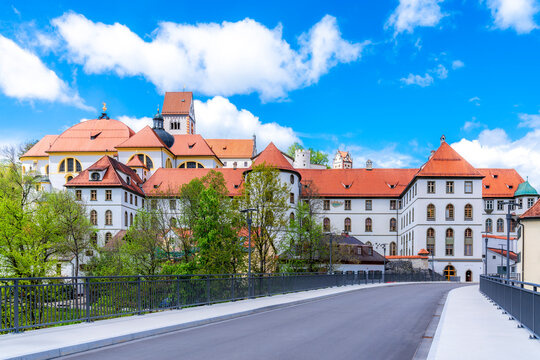 Br&uuml;cke &uuml;ber den Lech in die Stadt F&uuml;ssen im Ostallg&auml;u in Bayern