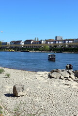 Badestelle am Rhein in Basel bei Niedrigwasser