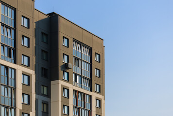 Obraz premium Cityscape on a sunny day, modern buildings and houses 