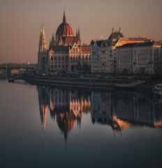 Obraz premium The Hungarian Parliament in sunrise