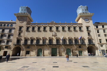 Obraz premium La mairie, vue de l'extérieur, ville de Alicante, province d'Alicante, région de la communauté valencienne, Espagne