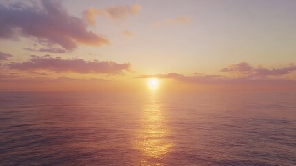 Naklejka premium Soft Pastel Sunrise Over Ocean with Gentle Gradient Sky