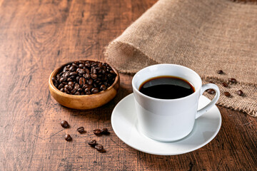 カフェイメージ　コーヒーとコーヒー豆　Cafe image: coffee and coffee beans