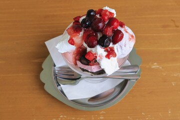 ベリーがたくさんのパフェ