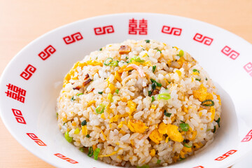 中華料理店で炒飯を食べる