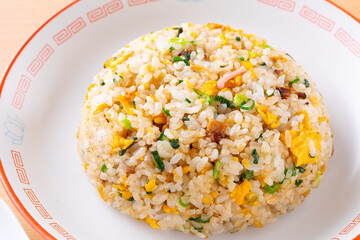 中華料理店で炒飯を食べる