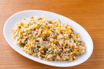 中華料理店で炒飯を食べる