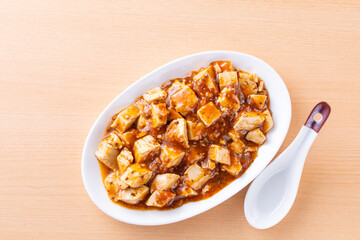 中華料理店で麻婆豆腐を食べる