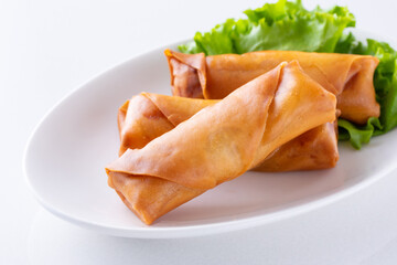 中華料理店で春巻きを食べる