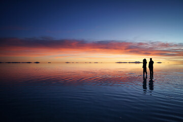 ポリビアウユニ塩湖の夕日