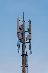 Obraz premium Global 5G network infrastructure: high-speed wireless communication tower.