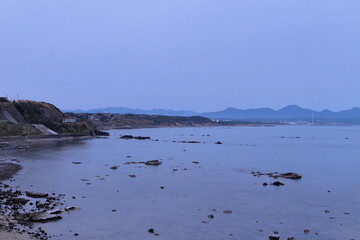 島根県益田市　山陰海岸を走る始発列車