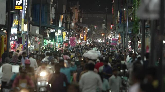 Bengaluru-India-may 3-2024-A crowded Market street in India