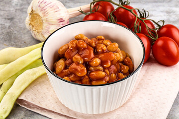 White baked bean in tomato sauce
