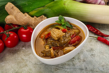Thai curry with chicken and basil