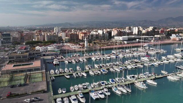 Faro y puerto del Moll de Costa de Castellon, Comunidad Valenciana