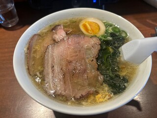 牛骨ラーメン（食べごたえあるチャーシューと）