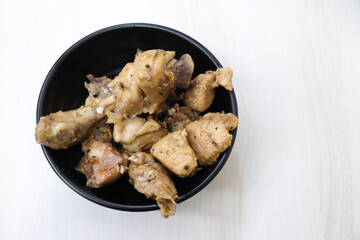 Succulent lemon garlic chicken, marinated in zesty lemon juice, fresh garlic, and herbs, then perfectly pan-seared or baked to golden perfection. bursting with flavor in every bite.