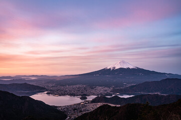 山梨県新道峠からの富士山と河口湖