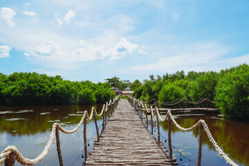 Obraz premium Wooden pier or bridge at Sattahip, Thailand. A walkway bridge made of wooden planks and leading.