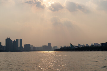 Naklejka premium Sunset view of the Pearl River in Guangzhou, China