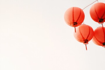 Obraz premium minimalistic composition of traditional chinese lanterns with clear sky background