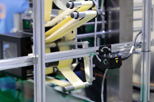 conveyor line with labeling machine and camera