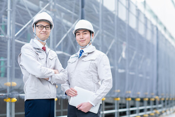 建設現場で仕事する男性エンジニア　撮影協力：スカパー東京メディアセンター